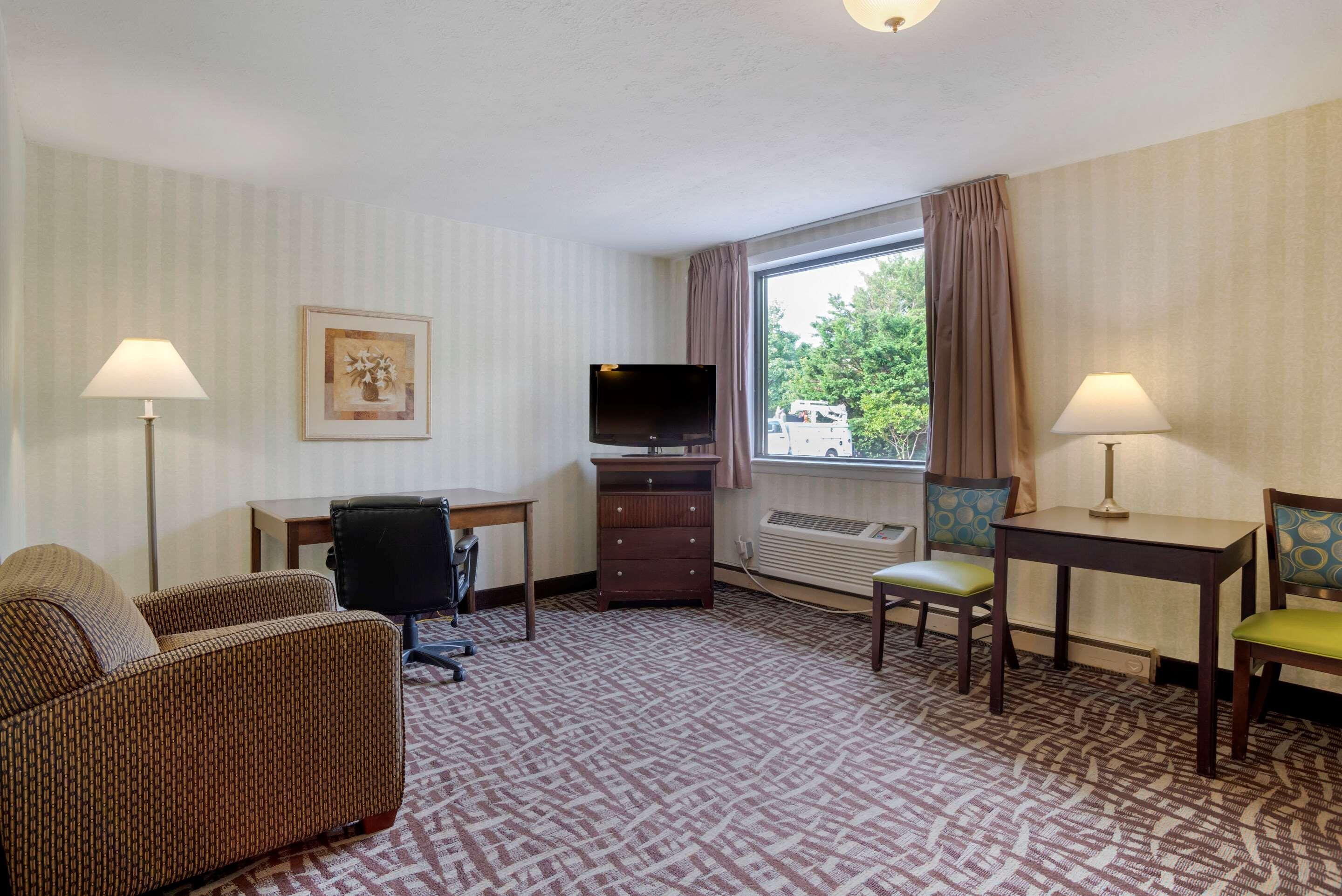 Quality Inn Fredericksburg Near Historic Downtown Экстерьер фото