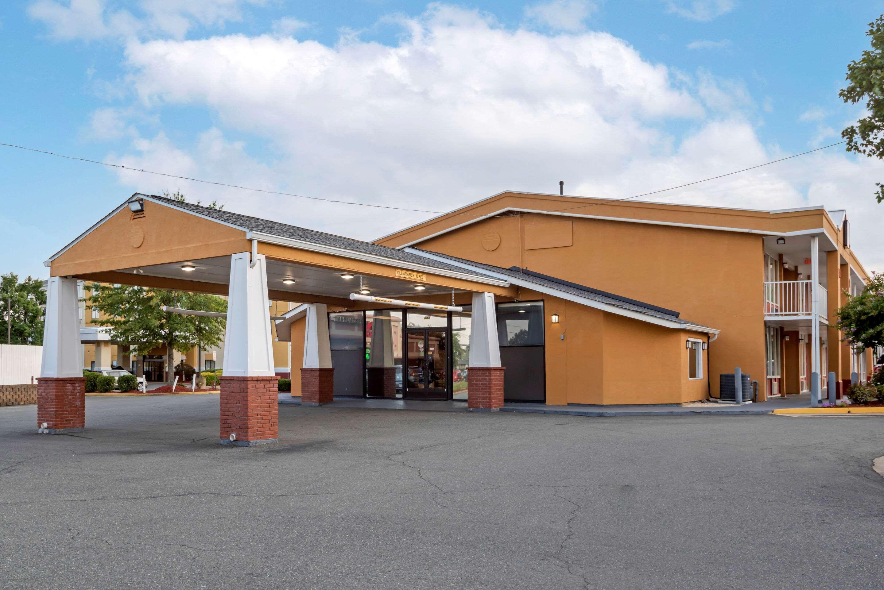 Quality Inn Fredericksburg Near Historic Downtown Экстерьер фото