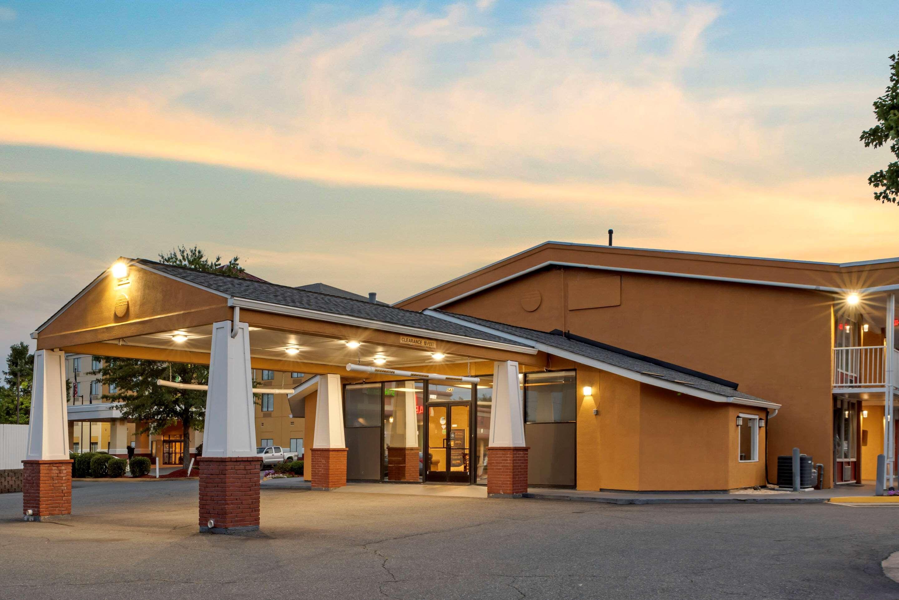 Quality Inn Fredericksburg Near Historic Downtown Экстерьер фото